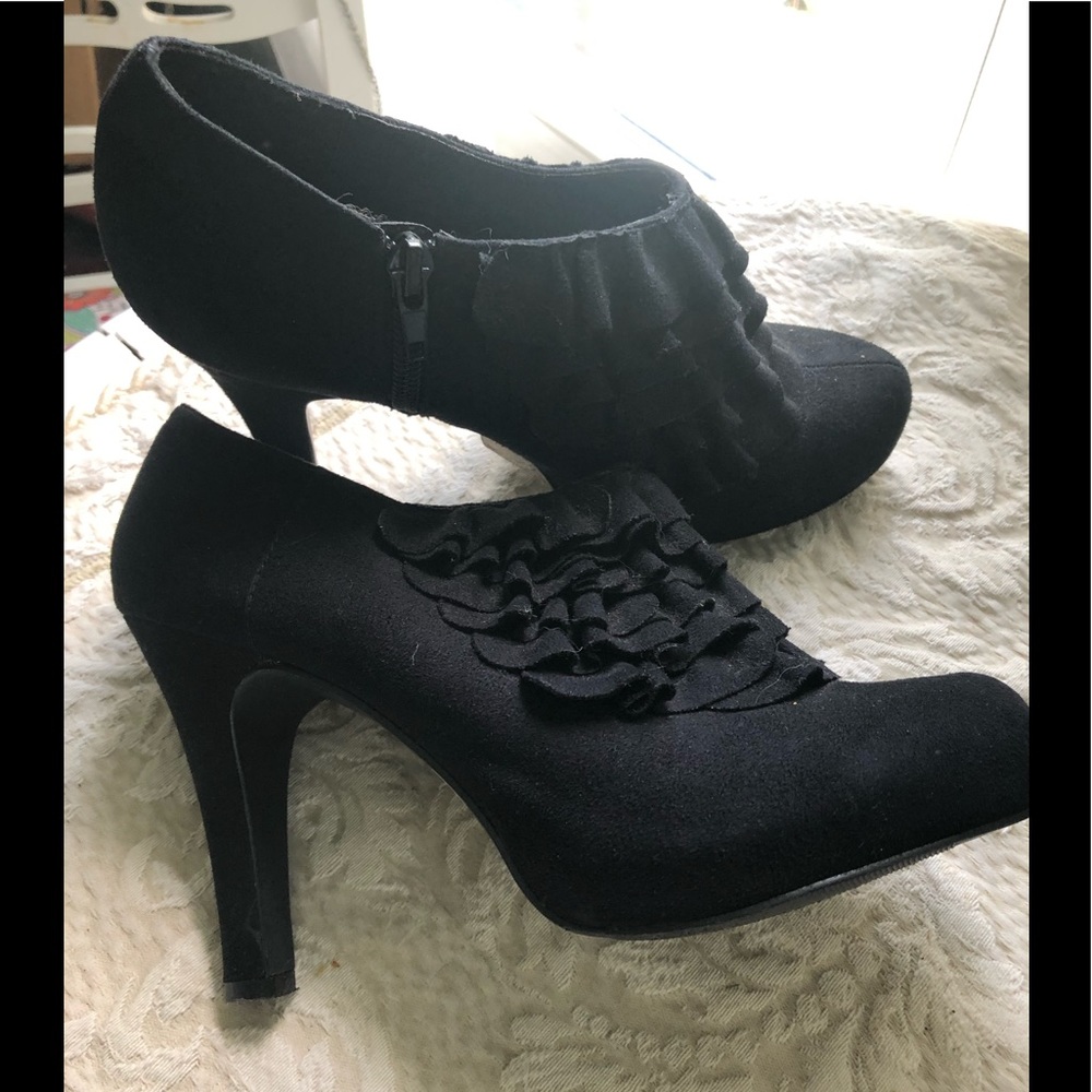 Gorgeous black Madden heels 7.5
